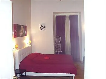 فندق مبيت وإفطار Kiss Me Luxury 4*